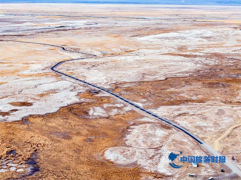 戈壁公路 刘赟.jpg