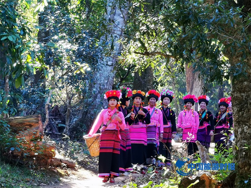 云南西双版纳千年章朗古寨： 让游客“走进来” 让收入“涨起来”